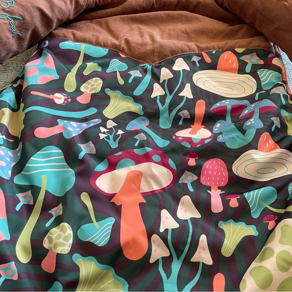 Big Fungus Mushroom Reversible Vest Sherpa Collar Forest Green & Tan - Picture 3 of 6